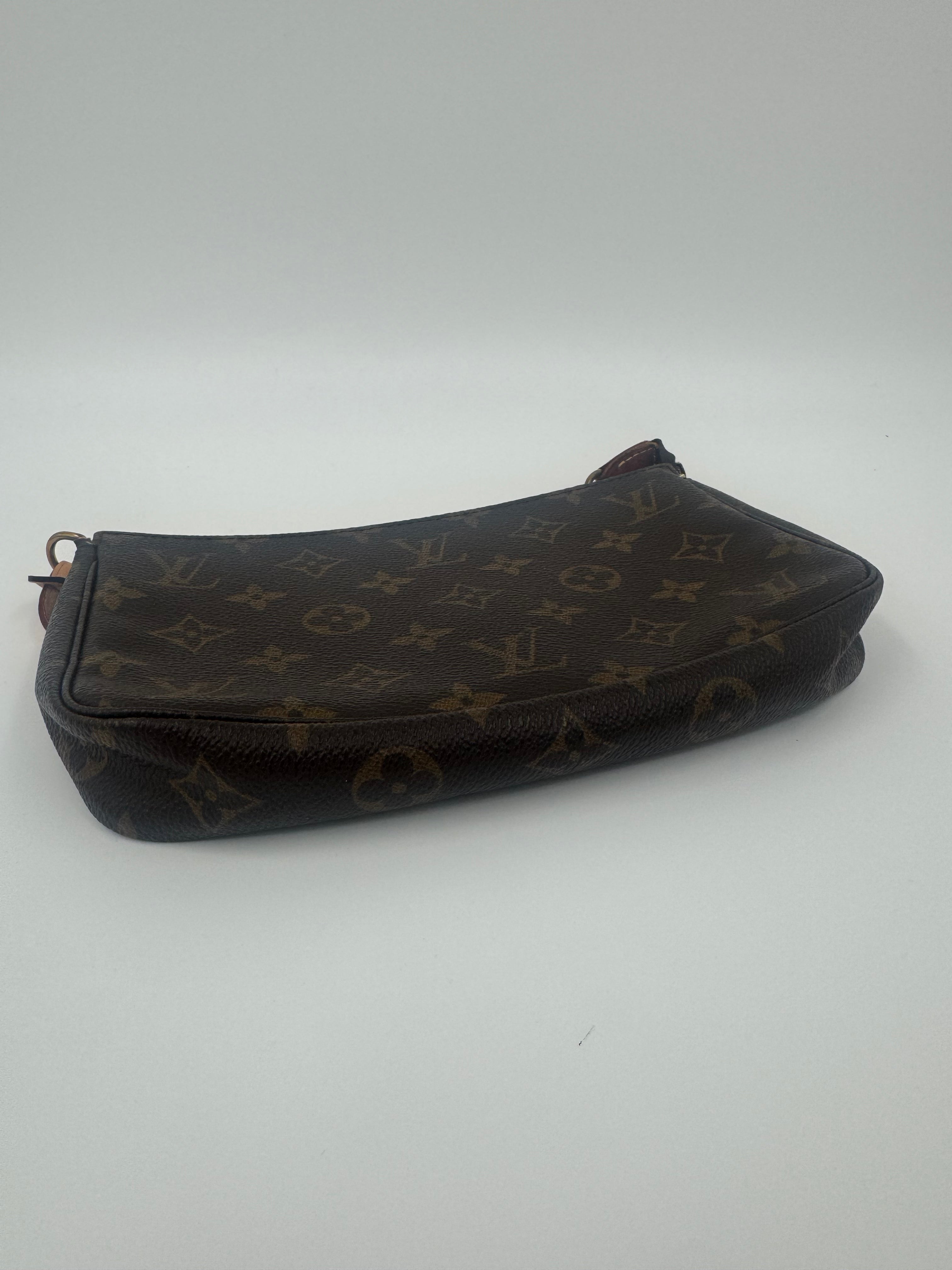 Louis Vuitton Pochette Monogram