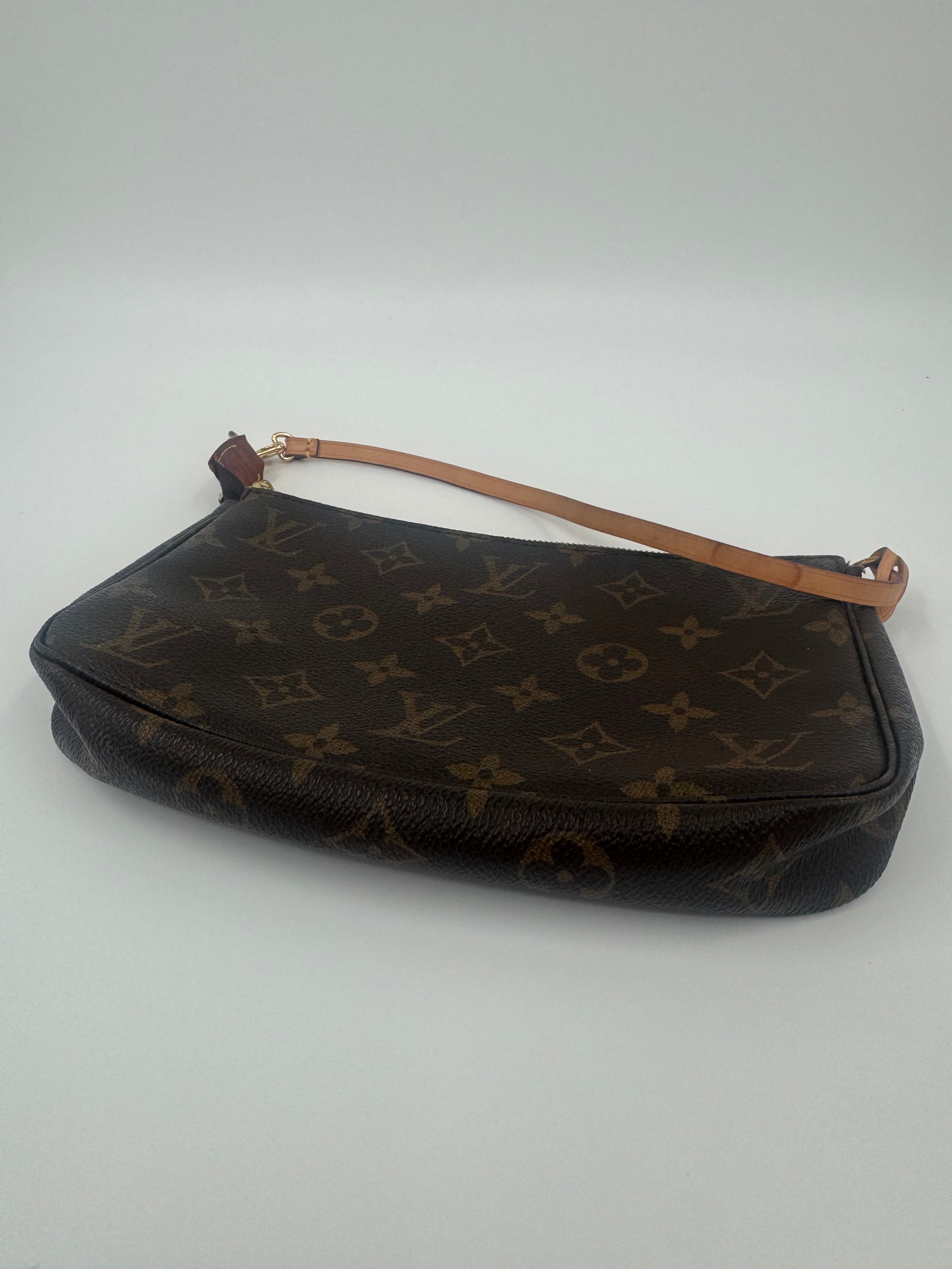 Louis Vuitton Pochette Monogram