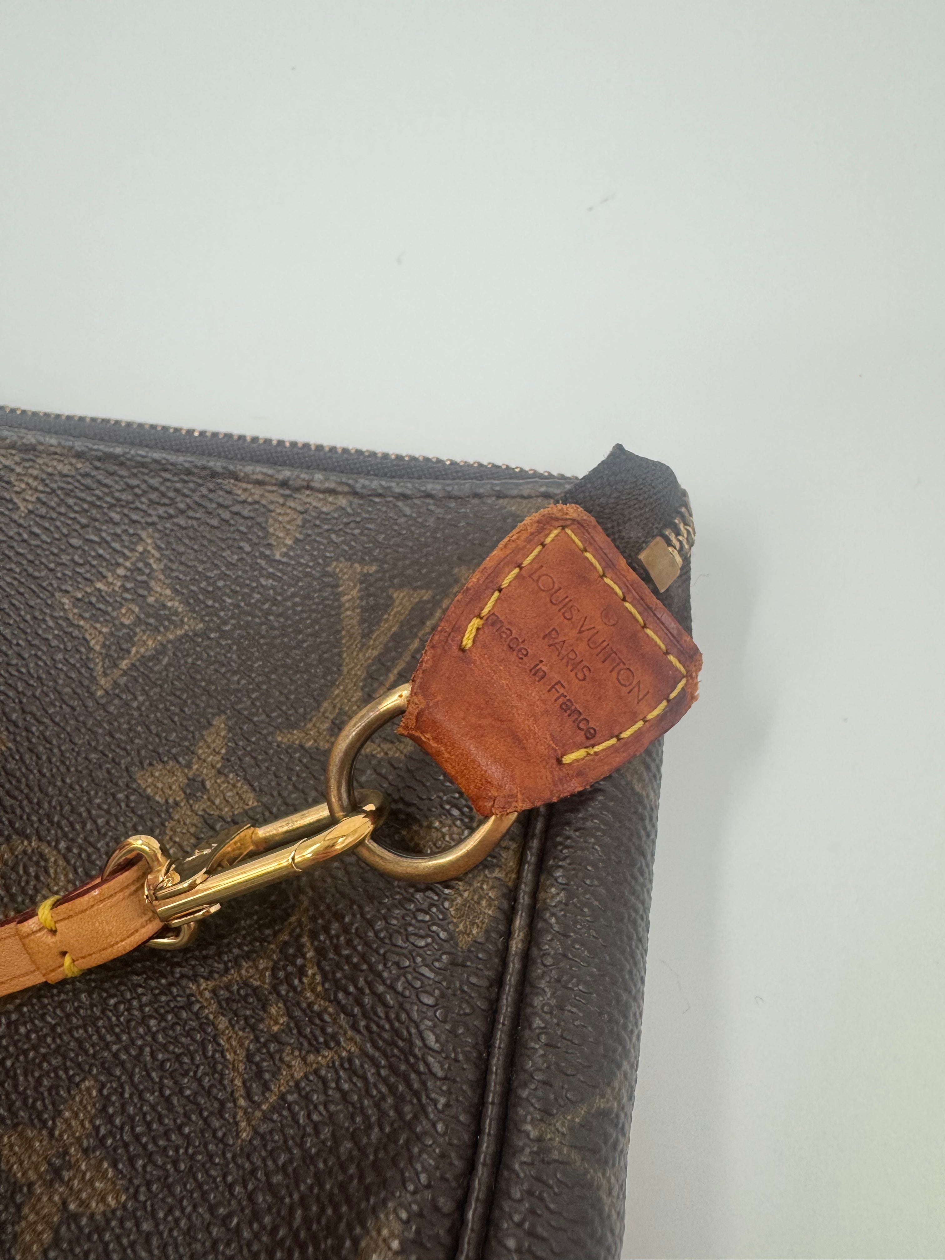 Louis Vuitton Pochette Monogram