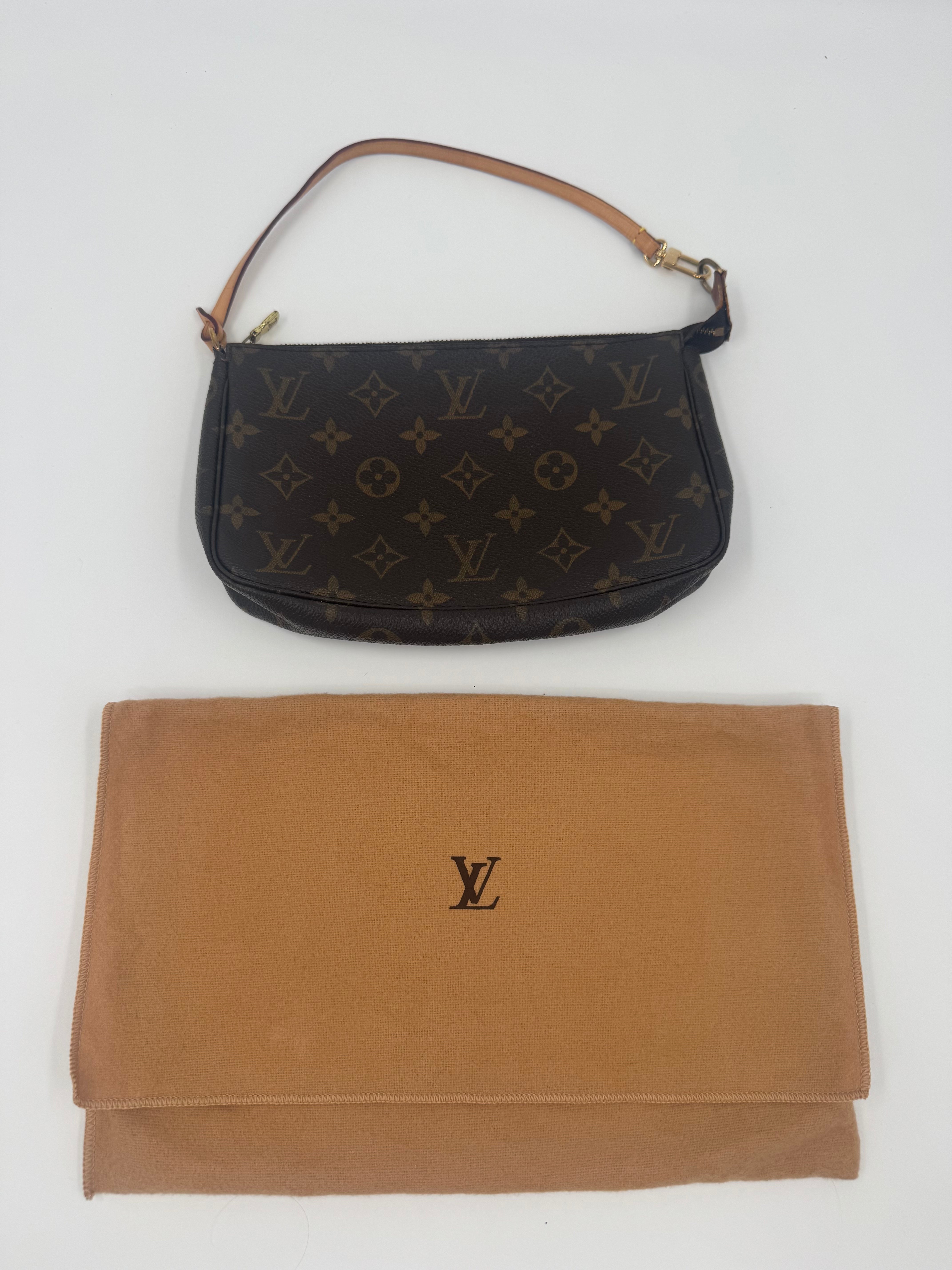 Louis Vuitton Pochette Monogram